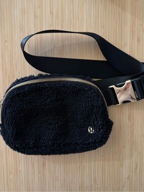 lululemon athletica Black Sherpa Fleece Zipper Crossbody Bag with Gold Hardware